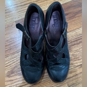 Indigo Real Leather Black Women's Shoes in size 8